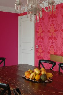 Розов тапет с модел