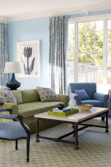 Син тапет в хола