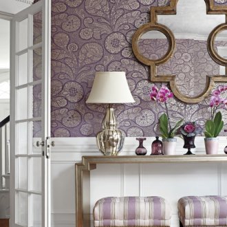 패턴이 있는 보라색 벽지