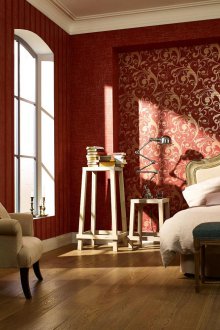 Червен тапет със златен модел
