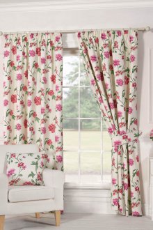 Розови завеси с цветя