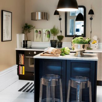 Черни кухненски шкафове