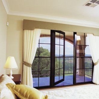 Комбинирани завеси с бандеро