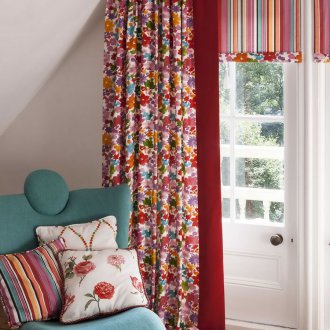 Комбинирани червени завеси