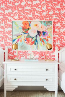 Тапет за момичета с бял модел