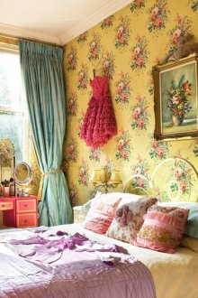 Жълт тапет за стая за момиче