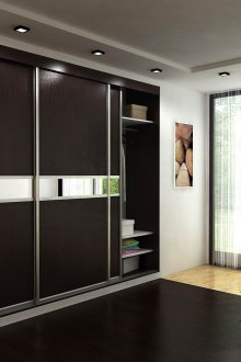 Вграден черен гардероб с огледални елементи