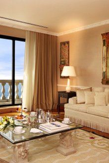 Бежови завеси от памук