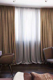 Бежови завеси в спалнята