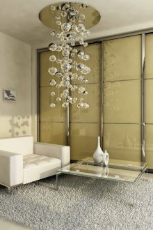 Гардероб с плъзгане с метална гарнитура