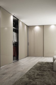 Голям ъглов бежов гардероб