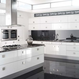 Бяла гланцирана модулна кухня