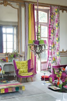 Ярки завеси с модел