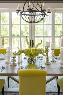 Жълти завеси с модел