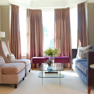 Завеси за прозорец в хола