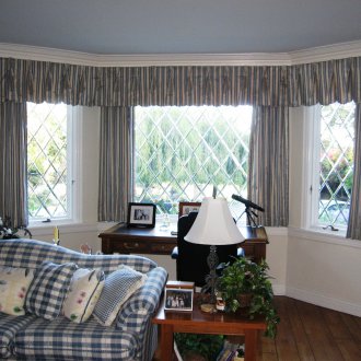 Завеси с къси прозорци