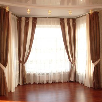 Завеси за квадратен прозорец