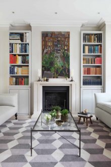 Светли шкафчета за дневна с камина