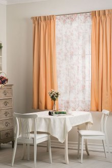 Прасковени къси завеси