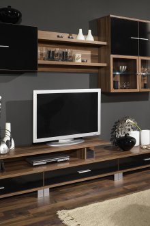 Красив многофункционален гардероб за хола