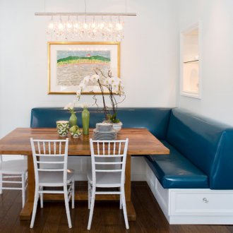 Ъглов диван от еко кожа в кухнята