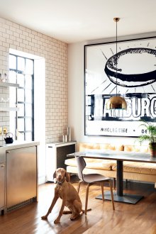 Ъглов диван в кухнята в стил лофт