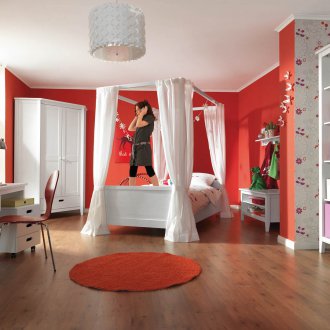 Wallpaper with flowers for a teenager's room