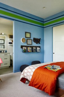 Striped wallpaper for teenager room