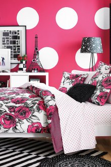 Pink wallpaper for teenager room