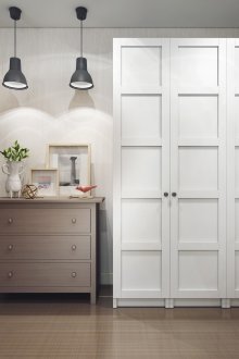 Бял килер в коридора