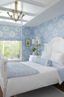 Бяла пластмасова мебел за спалня