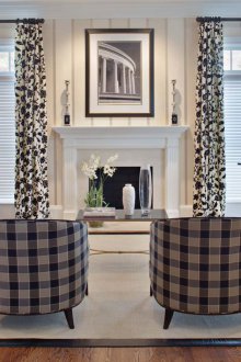 Черни и бели флорални завеси