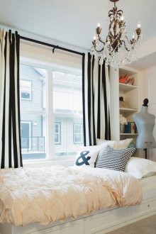 Черни и бели завеси в спалнята