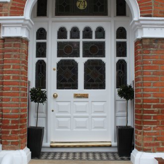 Бяла врата към къщата