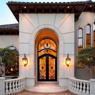 Кована врата към къщата