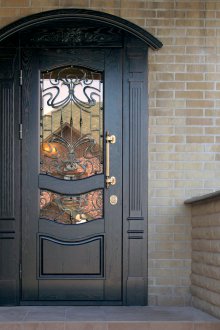 Вратата на къщата със стъкло