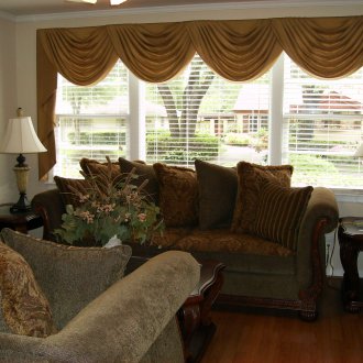 Златни завеси с ламбрекен