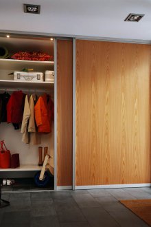 Врати за шкаф под дърво