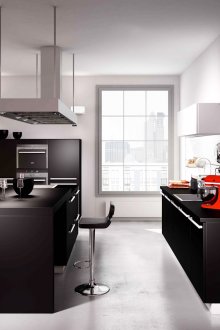 Kaunter bar hitam di dapur