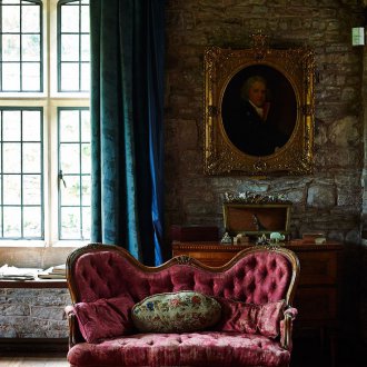 Кадифени сини завеси