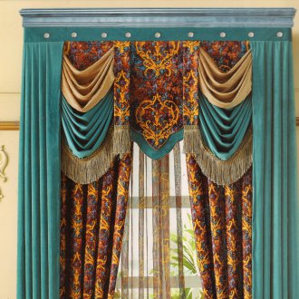 Кадифени завеси с пелмет