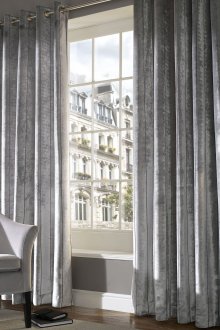 Раирани кадифени завеси