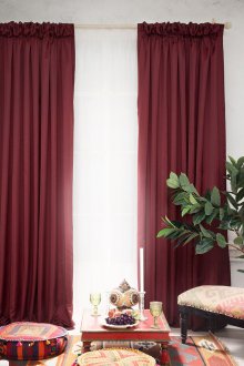 Бургундски прави завеси