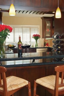 Countertop batu dengan kaunter bar