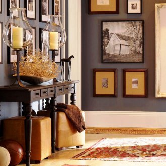 Конзолна маса в коридора