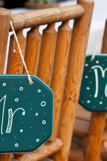 Декор на столовете на булката и младоженеца