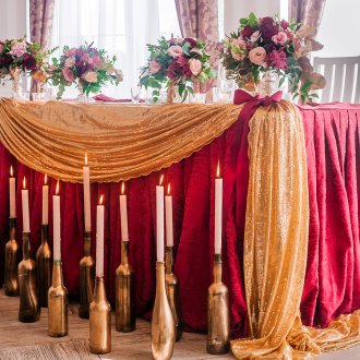 Драпирана кърпа за маса на булката и младоженеца