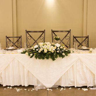 Направи сам декор на маса с плат и цветя