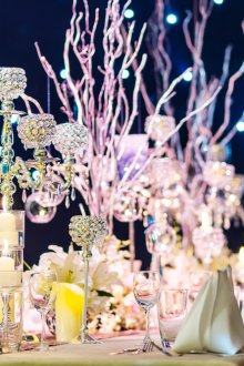 Декор на сватбена маса с леки инсталации