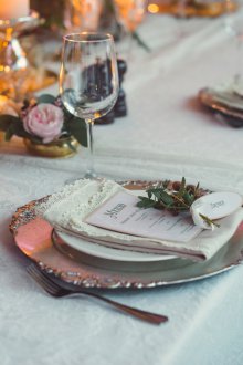 Вариант за украса на сватбена маса